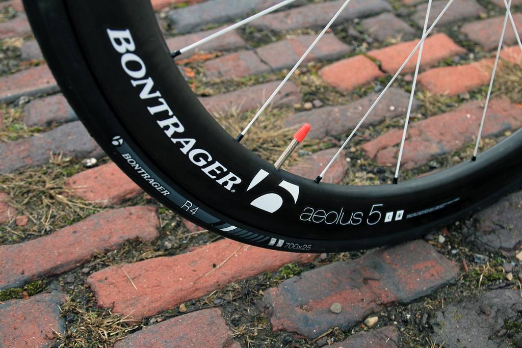 Bontrager select 700x25c hot sale